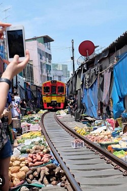 ตลาดร่มหุบ